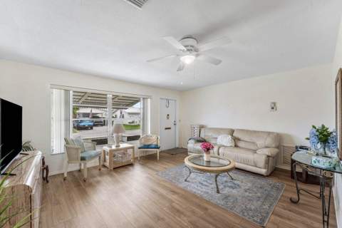 1005 Siesta Avenue, Boynton Beach FL - photo 6 of 36