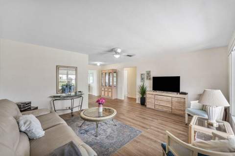 1005 Siesta Avenue, Boynton Beach FL - photo 7 of 36