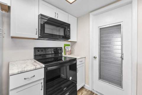 1005 Siesta Avenue, Boynton Beach FL - photo 10 of 36