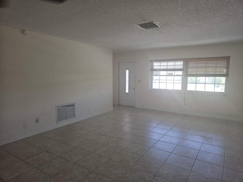 2 bedroom Single Family Residence at 1598 SW 13th Terrace, Palm Beach Leisureville Sec 9, Boynton Beach — photo 3