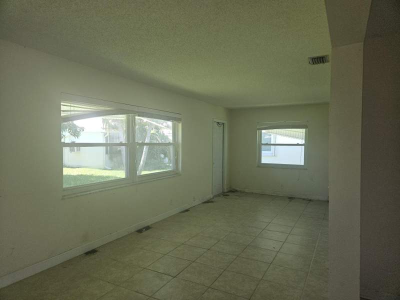 2 bedroom Single Family Residence at 1598 SW 13th Terrace, Palm Beach Leisureville Sec 9, Boynton Beach — photo 4