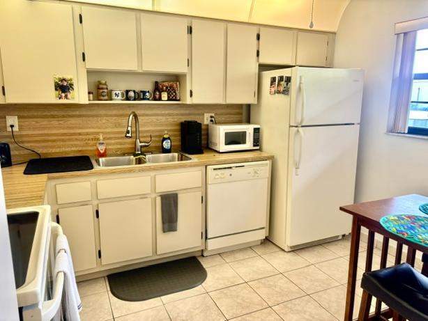 2 bedroom Condominium at 6095 N Sabal Palm Boulevard #308, Lakes Of Carriage Hills, Tamarac — photo 5