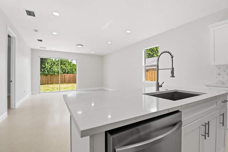 3 bedroom Single Family Residence at 4383 Marilyn Drive, Grammes Homesites, Lake Worth — photo 5