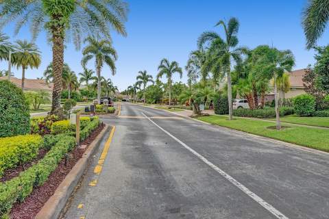 2933 E Fontana Court, Royal Palm Beach FL - photo 15 of 92