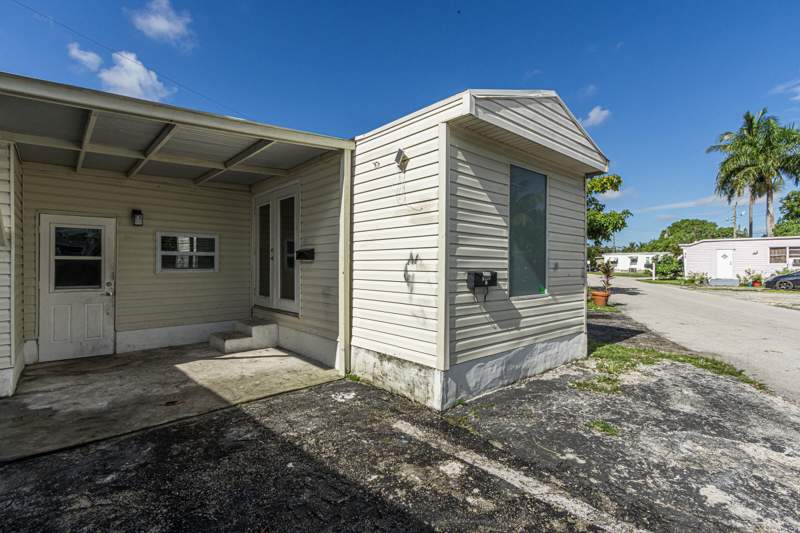 3 bedroom Mobile Home at 2776 NW 29th Place, Sunshine Holiday, Oakland Park — photo 2