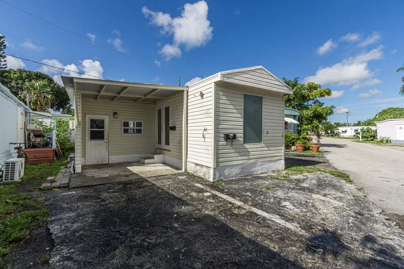 3 bedroom Mobile Home at 2776 NW 29th Place, Sunshine Holiday, Oakland Park — photo 4