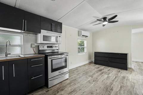 2776 NW 29th Place, Oakland Park FL - photo 13 of 28