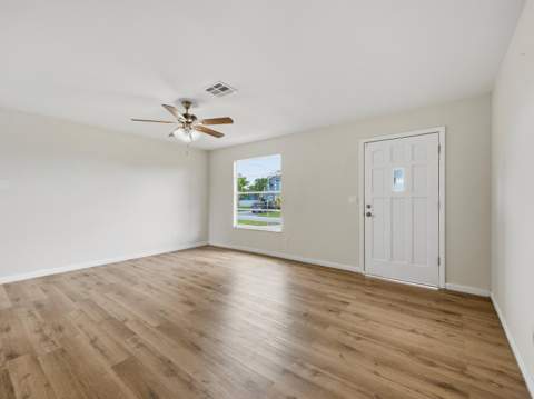 711 NW Riverside Drive, Port St. Lucie FL - photo 9 of 27
