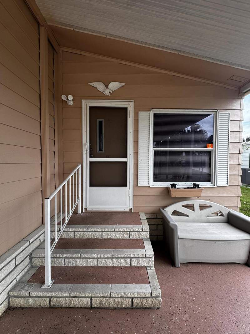 2 bedroom Manufactured Home at 24 Flores Del Norte, Spanish Lakes Country Club Village, Fort Pierce — photo 3