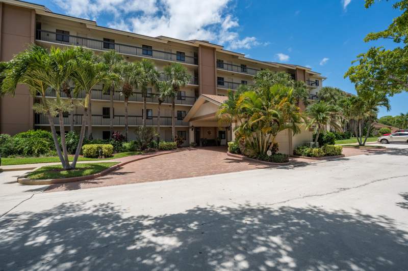 2 bedroom Condominium at 901 Seafarer Circle #306, Marina At The Bluffs Condo, Jupiter — photo 2
