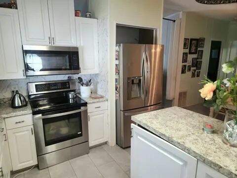 2 bedroom Mobile Home at 4748 SE Balsawood Terrace, Palmlake Gardens & Estates, Stuart — photo 2