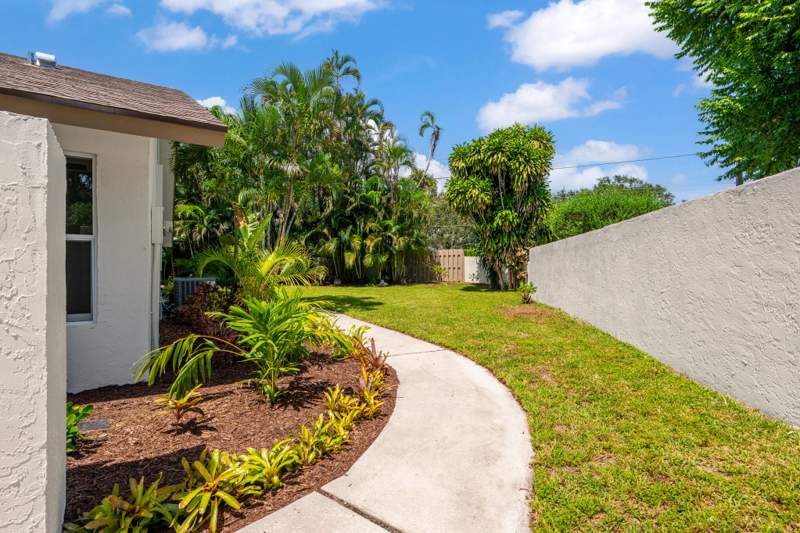 2 bedroom Villa at 200 SW 29th Avenue, Woodlake, Delray Beach — photo 4