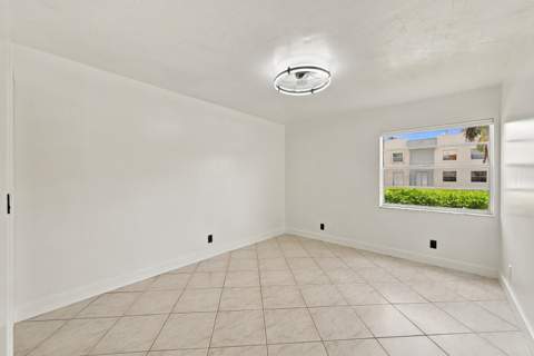541 Burgundy L #541, Delray Beach FL - photo 6 of 16