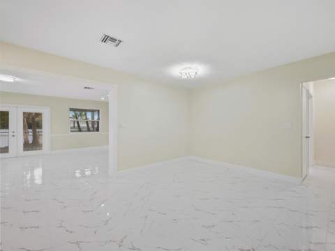 1421 Crest Drive, Lake Worth FL - photo 14 of 41