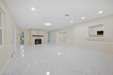 1421 Crest Drive, Lake Worth FL - photo 23 of 41