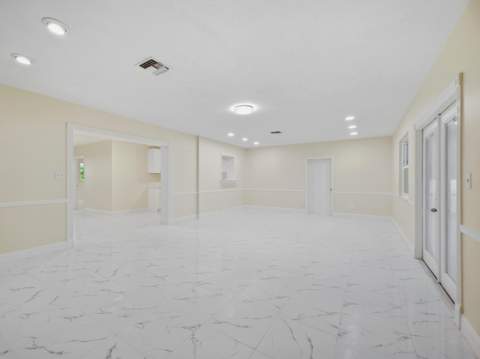 1421 Crest Drive, Lake Worth FL - photo 24 of 41