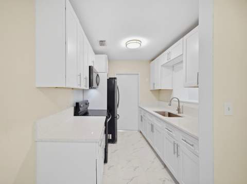 1421 Crest Drive, Lake Worth FL - photo 16 of 41