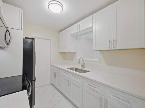 1421 Crest Drive, Lake Worth FL - photo 17 of 41
