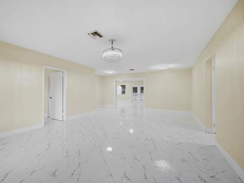 1421 Crest Drive, Lake Worth FL - photo 8 of 41