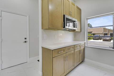 8157 Springtree Road, Boca Raton FL - photo 7 of 24
