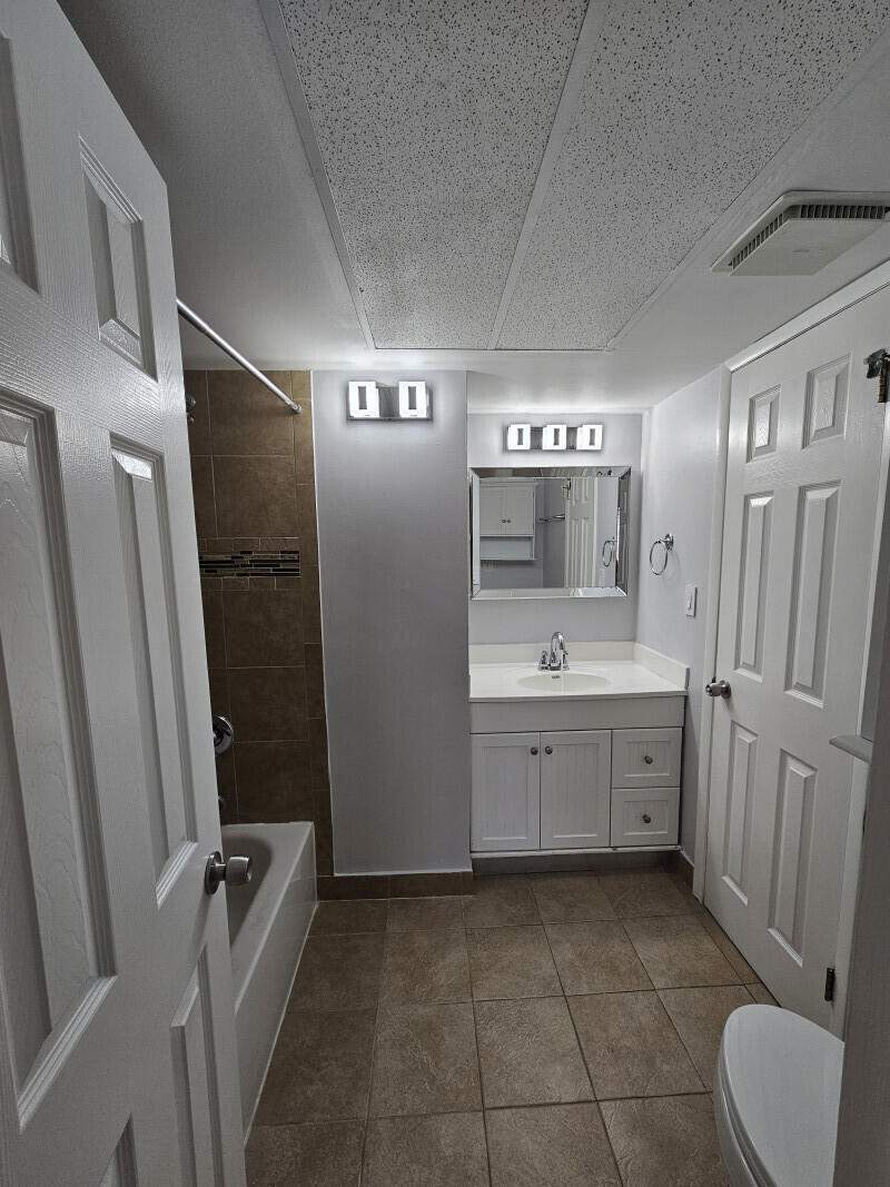1 bedroom Condominium at 3105 Oakland Shores Drive #j204, Oakland Shores Condominium 1, Oakland Park — photo 2