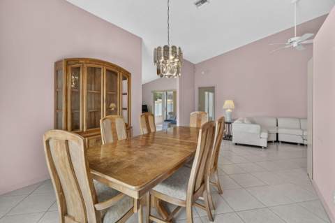 3914 Dafilee Circle, West Palm Beach FL - photo 10 of 41