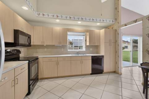 3914 Dafilee Circle, West Palm Beach FL - photo 6 of 41