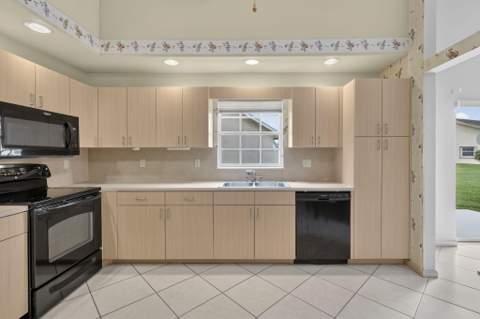 3914 Dafilee Circle, West Palm Beach FL - photo 7 of 41