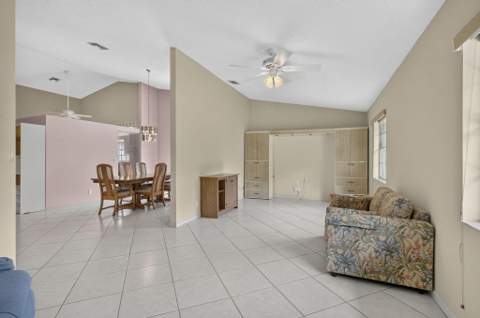 3914 Dafilee Circle, West Palm Beach FL - photo 14 of 41