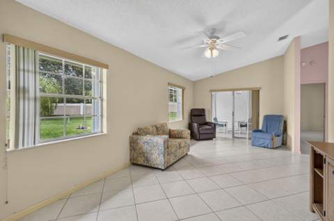 3914 Dafilee Circle, West Palm Beach FL - photo 15 of 41
