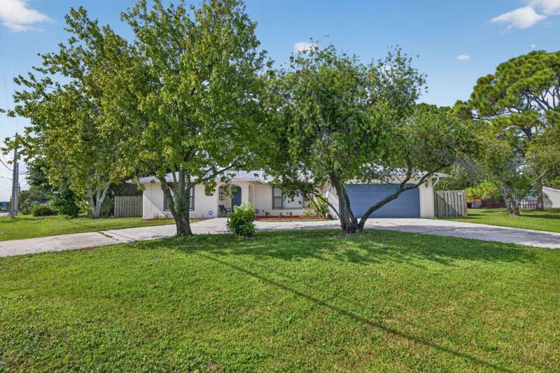 3 bedroom Single Family Residence at 102 SW Evans Avenue, Port St Lucie Section 18, Port St. Lucie — photo 2
