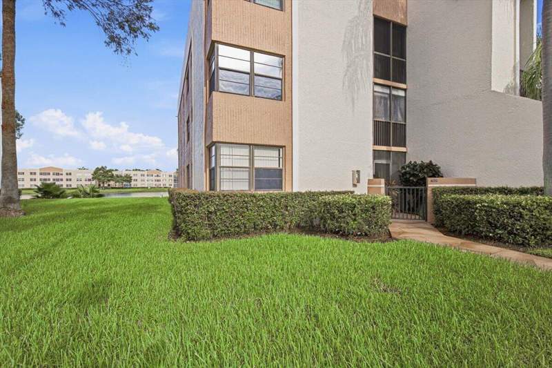 2 bedroom Condominium at 7501 Fairfax Drive, Fairfax Condominium H, Tamarac — photo 5