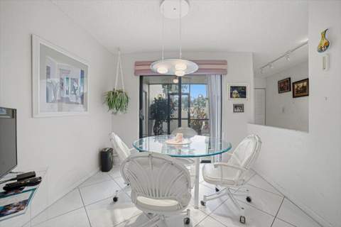 7501 Fairfax Drive, Tamarac FL - photo 10 of 39
