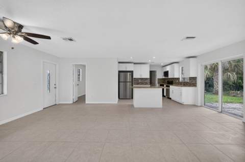 913 SE 10th Street, Stuart FL - photo 9 of 32