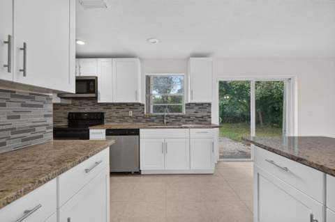 913 SE 10th Street, Stuart FL - photo 12 of 32