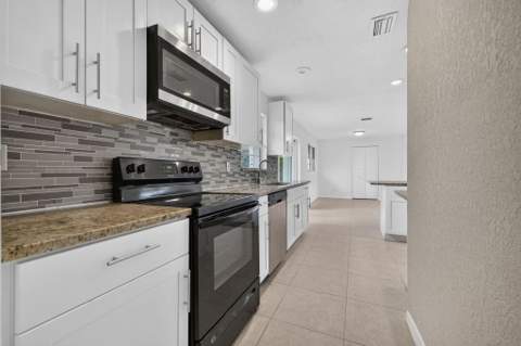 913 SE 10th Street, Stuart FL - photo 14 of 32