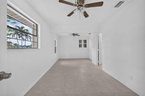 913 SE 10th Street, Stuart FL - photo 17 of 32