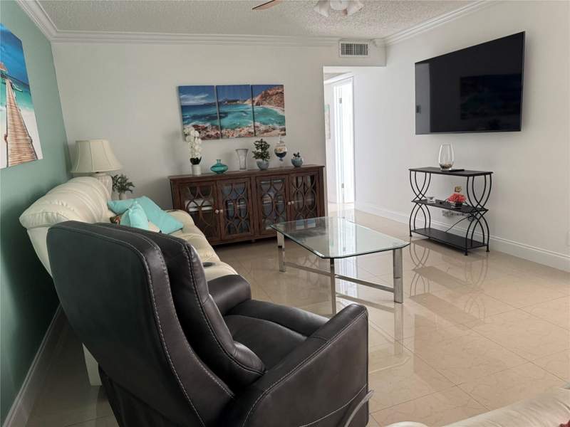 2 bedroom Condominium at 301 Oakridge Q #301, Oakridge Q Condo, Deerfield Beach — photo 4