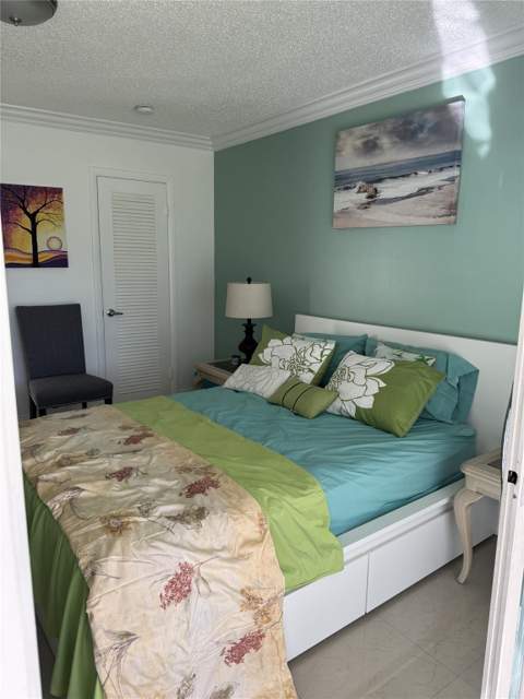 301 Oakridge Q #301, Deerfield Beach FL - photo 7 of 12