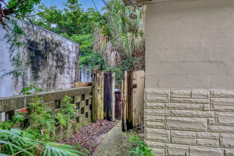 5014 Spruce Avenue, West Palm Beach FL - photo 13 of 35