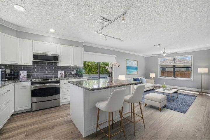 2 bedroom Townhouse at 324 W Pine Street #11, Mango Villas Townhouse, Lantana — photo 4