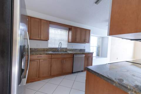6113 Greenspointe Drive #10, Boynton Beach FL - photo 10 of 44