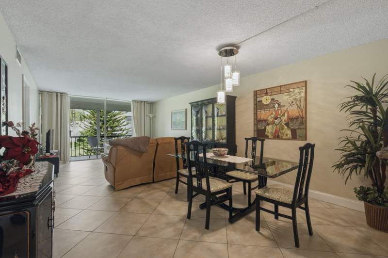2 bedroom Condominium at 811 S Hollybrook Drive #202, Hollybrook Golf And Tennis Club, Pembroke Pines — photo 4