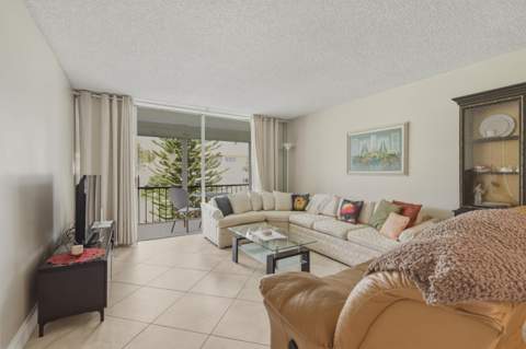 811 S Hollybrook Drive #202, Pembroke Pines FL - photo 9 of 51