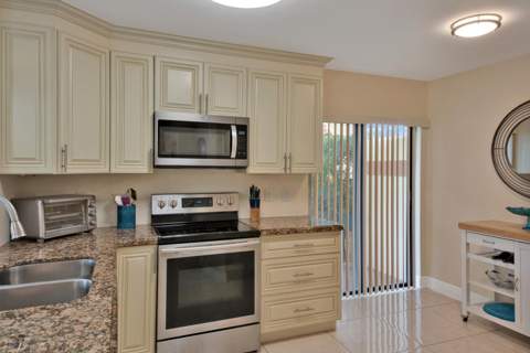 10223 N Circle Lake Drive #102, Boynton Beach FL - photo 12 of 40