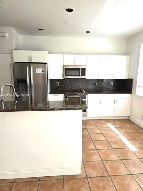 4361 Dogwood Circle, Weston FL - photo 8 of 22