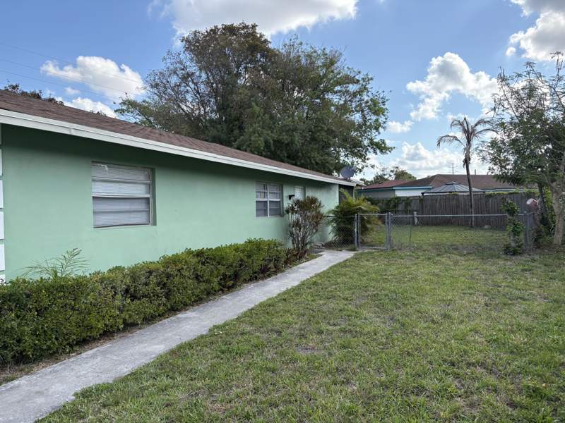 3 bedroom Villa at 5954 Bahama Court, Gramercy Park Unit 5, West Palm Beach — photo 2
