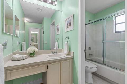 9825 Walnut Tree Way, Boynton Beach FL - photo 15 of 18