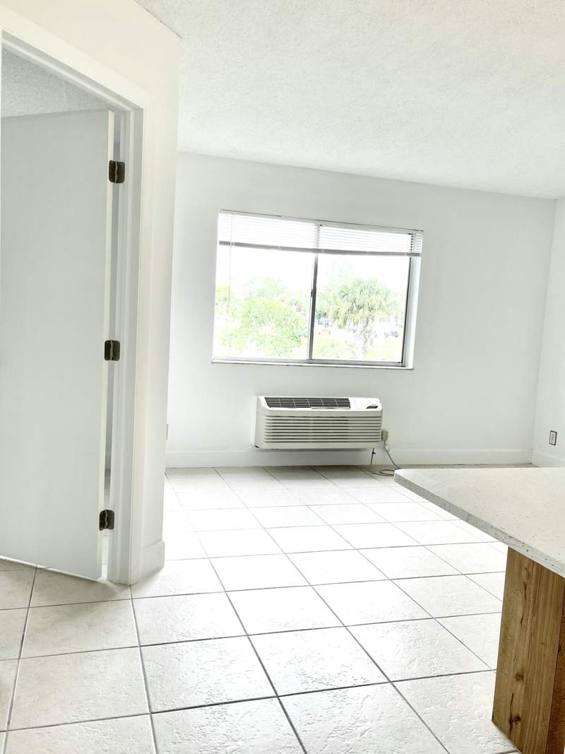 1 bedroom Condominium at 3822 N University Drive, University Place Condo, Coral Springs — photo 2