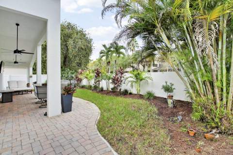 8161 Cypress Point Road, West Palm Beach FL - photo 13 of 41